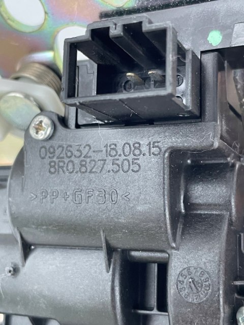 AUDI A4 A5 A6 C7 LIFT Zamek klapy bagażnika oryginał 8R0827505