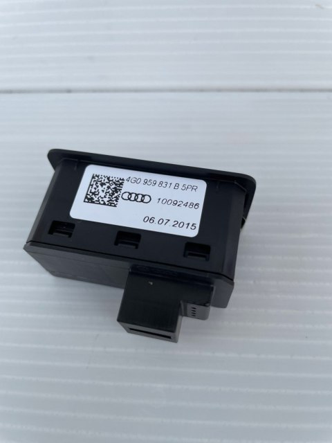 Audi A6 C7 A7 A8 przycisk otwierania klapy oryginał 4G0959831B