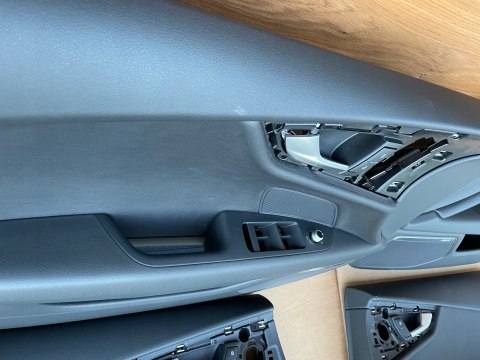 Audi A7 C7 4G8 LIFT komplet tapicerek boczki drzwi (4x) skóra BOSE
