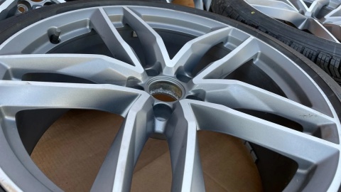 Felgi Audi 20" 4H0 601 025 BR –Oryginalne Aluminiowe A8 D4 9Jx20 ET37 Felgi Audi 20" 4H0 601 025 BR –Oryginalne Aluminiowe A8 D4 9Jx20 ET37