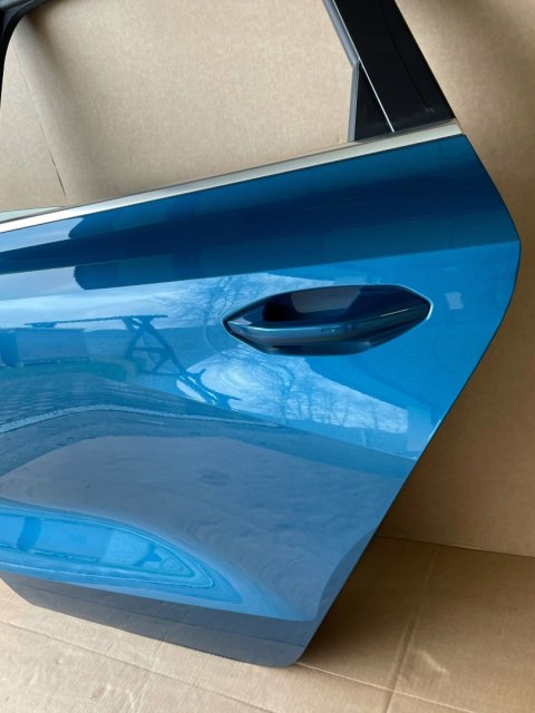 AUDI A3 8Y SEDAN Oryginalne DRZWI LEWY TYŁ LZ5Z Atoll Blue