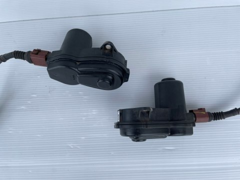 AUDI A5 8T LIFT SILNIK ZACISKU HAMULCOWY TYŁ oryginał