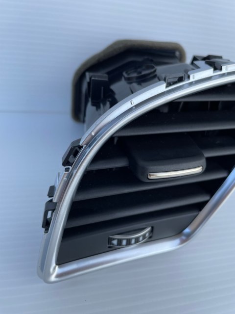 Audi A5 8T Kratka Nawiewu Lewa Przód 8T1820901L ORYGINAŁ