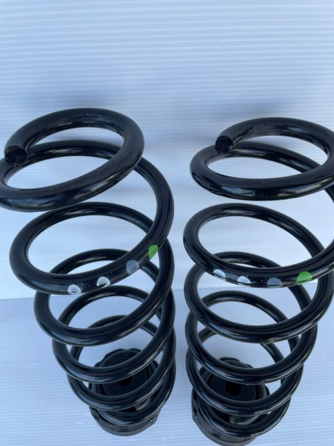 Audi A5 8T sprężyny tył komplet z gumami oryginał