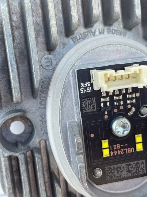 BMW G20/G21/G30 Moduł LED Lampy 16111-2L Oryginał