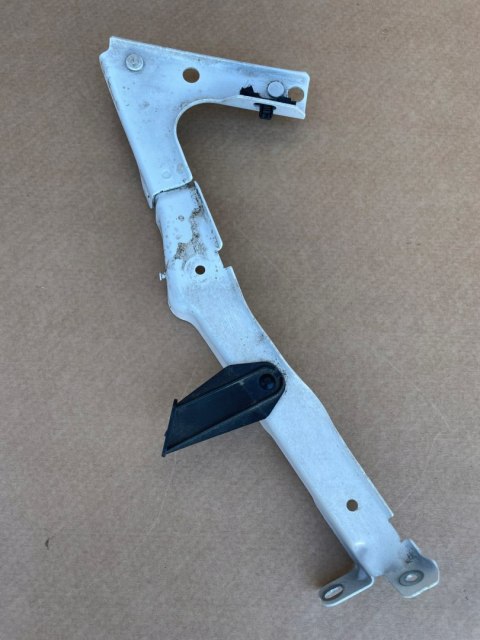 AUDI A5 8T LIFT Oryginalne MOCOWANIE BŁOTNIKA LEWY PRZÓD LY9C