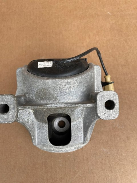 Audi A5 8T ORYGINALNA poduszka silnika LEWA 8R0199381