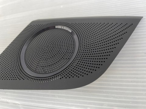 Audi A5 8T OSŁONA głośnika Bang Olufsen LEWA Z deski