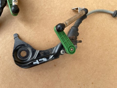 Audi A5 8T Oryginalny CZUJNIK Poziomowania XENON i Uchwyt 8K0941310C