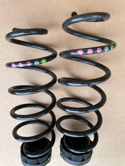 Audi A5 8T sprężyny tył komplet z gumami oryginał