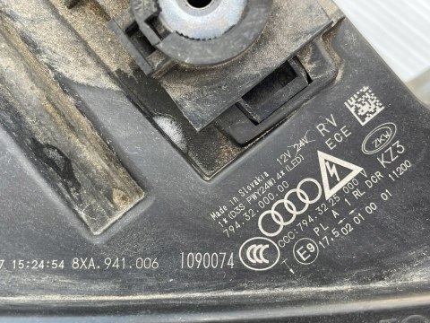 Oryginalna LAMPA PRAWY PRZÓD AUDI A1 LIFT 8XA941006