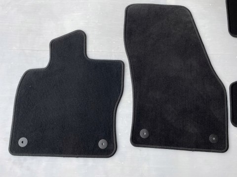 SKODA KAROQ 2019 DYWANIKI WELUR KOMPLET