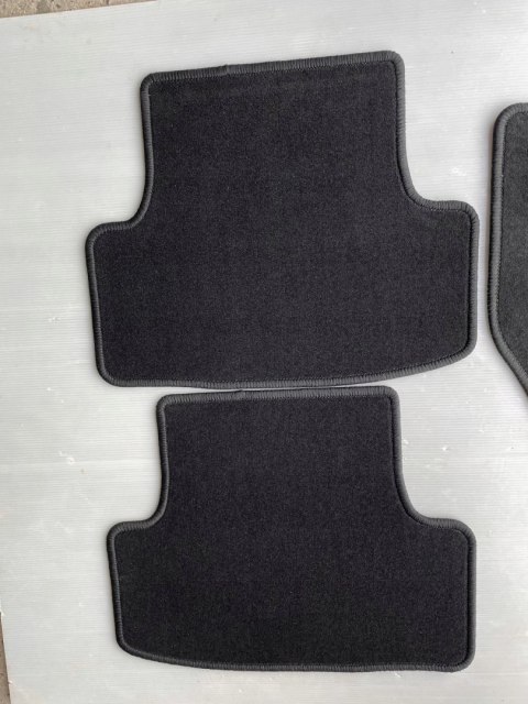 SKODA KAROQ 2019 DYWANIKI WELUR KOMPLET