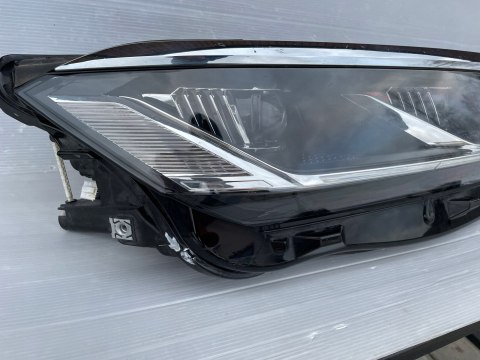 VW TOUAREG 3 III 760 LAMPA PRAWY PRZÓD 761941036
