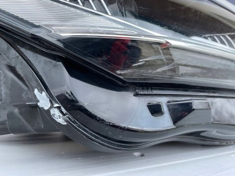 VW TOUAREG 3 III 760 LAMPA PRAWY PRZÓD 761941036