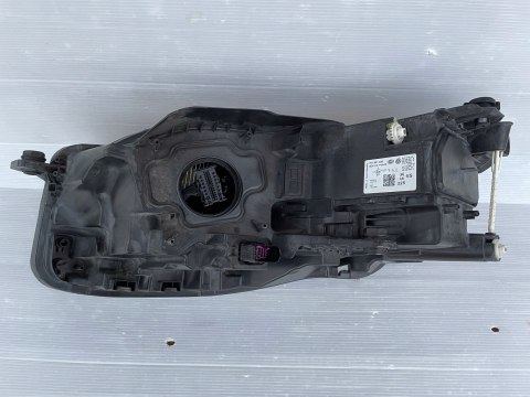 VW TOUAREG 3 III 760 LAMPA PRAWY PRZÓD 761941036