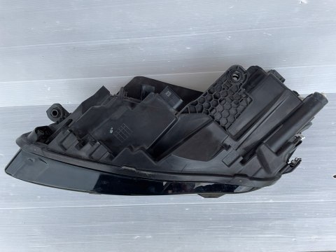 VW TOUAREG 3 III 760 LAMPA PRAWY PRZÓD 761941036