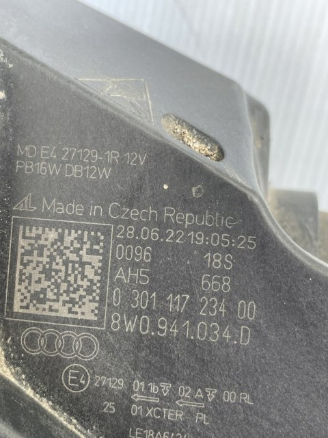 AUDI A4 B9 LIFT LAMPA PRAWY PRZÓD 8W0941034