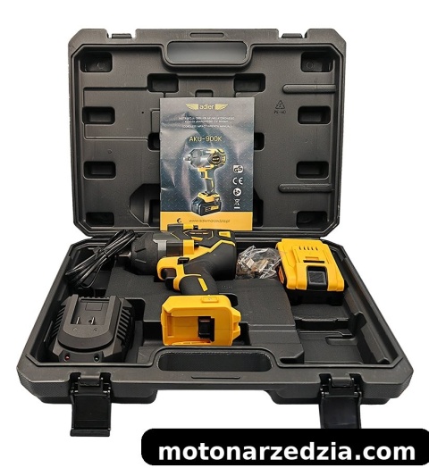 Akumulatorowy klucz udarowy 1/2 900Nm w zestawie z akumulatorem i ładowarką AKU-900K 20V-4Ah